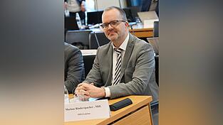 Der Landtagsabgeordnete Markus Rinderspacher (SPD) sitzt beim Masken-Untersuchungsausschuss im Bayerischen Landtag an seinem Platz.