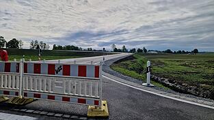 Auch die neue Auffahrt in Richtung Eggenfelden sieht schon fertig aus. Dank ihr ist k&uuml;nftig kein Linksabbiegen auf die B 20 mehr n&ouml;tig.