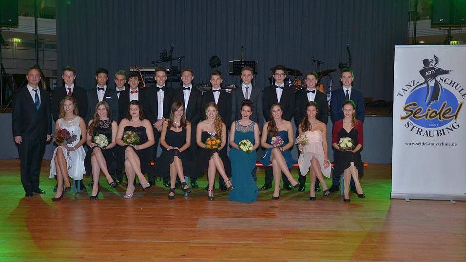 Die Bilder vom Abschlussball der Tanzschule Seidel in der Fraunhofer-Halle am 28. November. Die Bilder vom Abschlussball der Tanzschule Seidel in der Fraunhofer-Halle am 28. November.