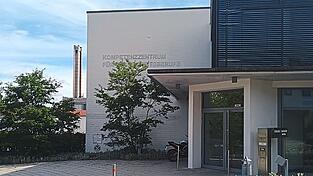 Gegen zwei ehemalige Lehrkräfte des Kompetenzzentrums für Gesundheitsberufe in Vilsbiburg laufen Ermittlungen. Gegen zwei ehemalige Lehrkräfte des Kompetenzzentrums für Gesundheitsberufe in Vilsbiburg laufen Ermittlungen.