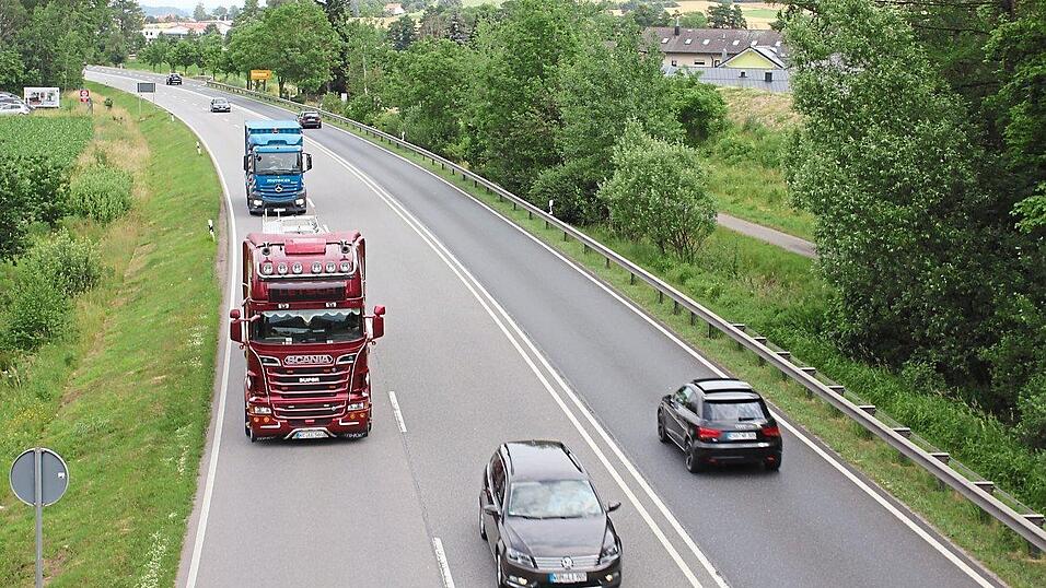 Die Bundesstra&szlig;e zwischen Cham-S&uuml;d und Cham-Mitte ist das am meisten befahrene Teilst&uuml;ck der B 20 in ganz Bayern, wei&szlig; Bauamtsabteilungsleiter Dr. Richard Bosl. Das St&uuml;ck soll vierspurig werden.