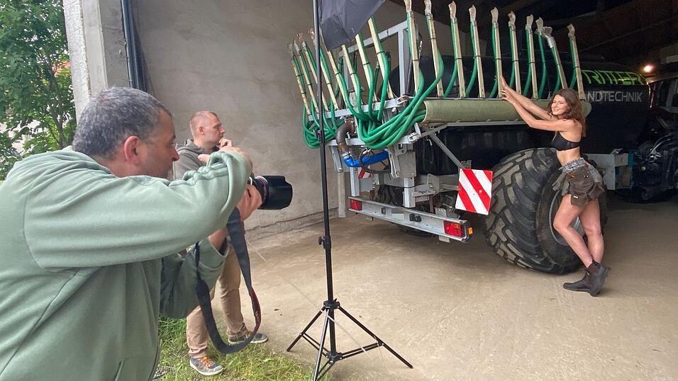 In Otzing fand am Donnerstag das Fotoshooting f&uuml;r den bayerischen Jungbauernkalender 2023 statt.