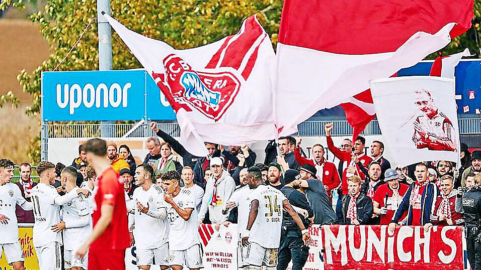 Beim letzten Aufeinandertreffen der SpVgg Hankofen und des FC Bayern II im Maierhofer-Bau-Stadion jubelten am 15. Oktober 2022 die Münchner über ein 5:2. Für die Gastgeber war es schon wegen der damals 2500 Zuschauer trotzdem das 'Spiel des Jahres'. Und das wird am Freitag nicht anders sein. Beim letzten Aufeinandertreffen der SpVgg Hankofen und des FC Bayern II im Maierhofer-Bau-Stadion jubelten am 15. Oktober 2022 die Münchner über ein 5:2. Für die Gastgeber war es schon wegen der damals 2500 Zuschauer trotzdem das 'Spiel des Jahres'. Und das wird am Freitag nicht anders sein.