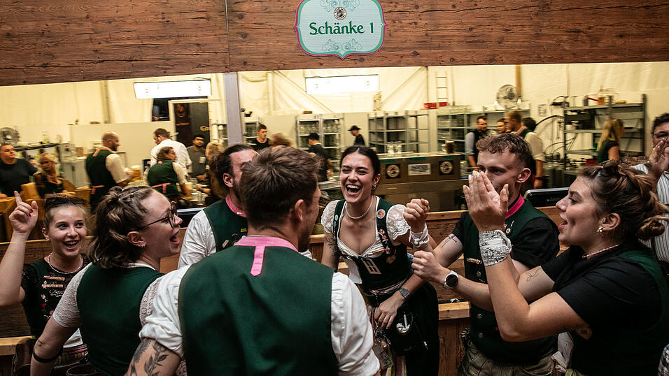 Die Partybilder vom Sonntag, 17. August, aus dem Festzelt Weckmann. Die Partybilder vom Sonntag, 17. August, aus dem Festzelt Weckmann.