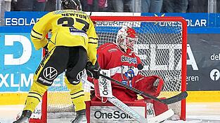 So einfach kann&rsquo;s gehen: Der Krefelder Max Newton stellte in der 43. Spielminute auf 3:9 - zu dem Zeitpunkt stand beim EVL bereits Philipp Dietl f&uuml;r den entnervten Jonas Langmann im Kasten.