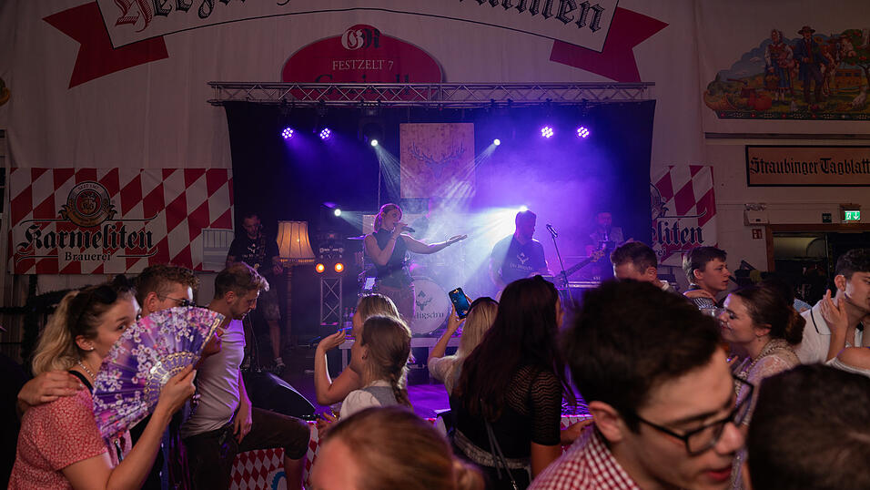 Die Partybilder vom Samstag, 19. August 2023, aus dem Festzelt Greindl. Die Partybilder vom Samstag, 19. August 2023, aus dem Festzelt Greindl.