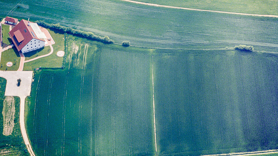 Der landwirtschaftlich geprägte Ortsrand von Niedererlbach im Jahr 1990. Der landwirtschaftlich geprägte Ortsrand von Niedererlbach im Jahr 1990.
