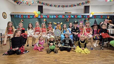 Kreativ verkleidet kamen die Kids zum Fasching.