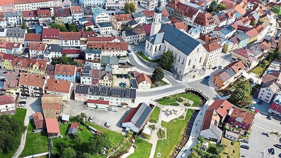 Im neuen Park „Hofer-Insel“ kam es in den vergangenen Monaten immer wieder zu Problemen. Nun hat die Stadt ihre Nutzungsverordnung entsprechend angepasst, damit auch die Polizei eine rechtliche Handhabe hat.