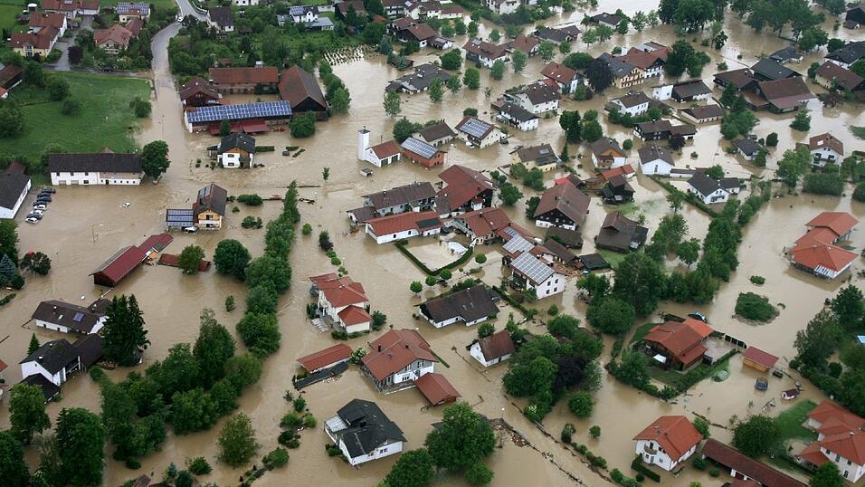 Gl&uuml;ck im Ungl&uuml;ck hatte ein 81-j&auml;hriger Rentner in Simbach am Inn. Zwar fiel sein ganzes Haus dem Hochwasser zum Opfer, sein im Garten vergrabenes Geld aber &uuml;berstand die Flutkatastrophe unbeschadet. (Symbolbild)