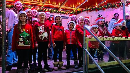 Die jüngeren Kinder tanzten zu Disneysongs.