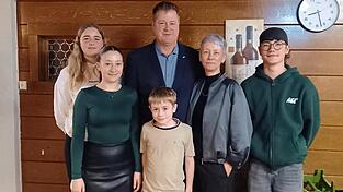 Der neue Rathauschef: Markus Sölch (CSU) feiert im Kreise seiner Familie und mit Parteifreunden den Wahlsieg. Der neue Rathauschef: Markus Sölch (CSU) feiert im Kreise seiner Familie und mit Parteifreunden den Wahlsieg.