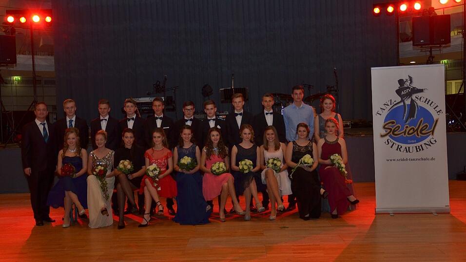 Die Bilder vom Abschlussball der Tanzschule Seidel in der Fraunhofer-Halle am 28. November. Die Bilder vom Abschlussball der Tanzschule Seidel in der Fraunhofer-Halle am 28. November.