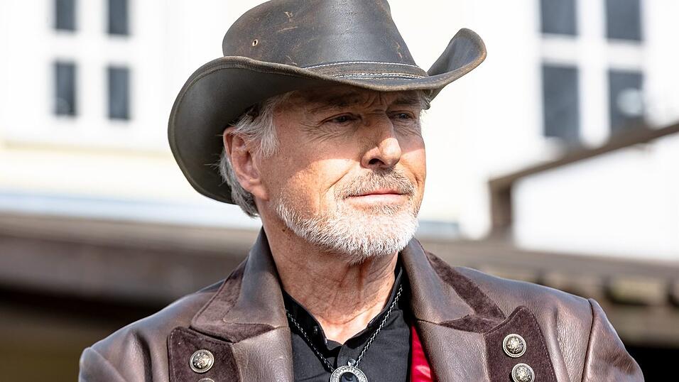 Nick Wilder setzt sich im Roman «Vaterliebe» mit der Verdrängung des Nationalsozialismus und der steten Gefahr des Rechtsextremismus auseinander. Nick Wilder setzt sich im Roman «Vaterliebe» mit der Verdrängung des Nationalsozialismus und der steten Gefahr des Rechtsextremismus auseinander.