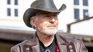 Nick Wilder setzt sich im Roman «Vaterliebe» mit der Verdrängung des Nationalsozialismus und der steten Gefahr des Rechtsextremismus auseinander. Nick Wilder setzt sich im Roman «Vaterliebe» mit der Verdrängung des Nationalsozialismus und der steten Gefahr des Rechtsextremismus auseinander.