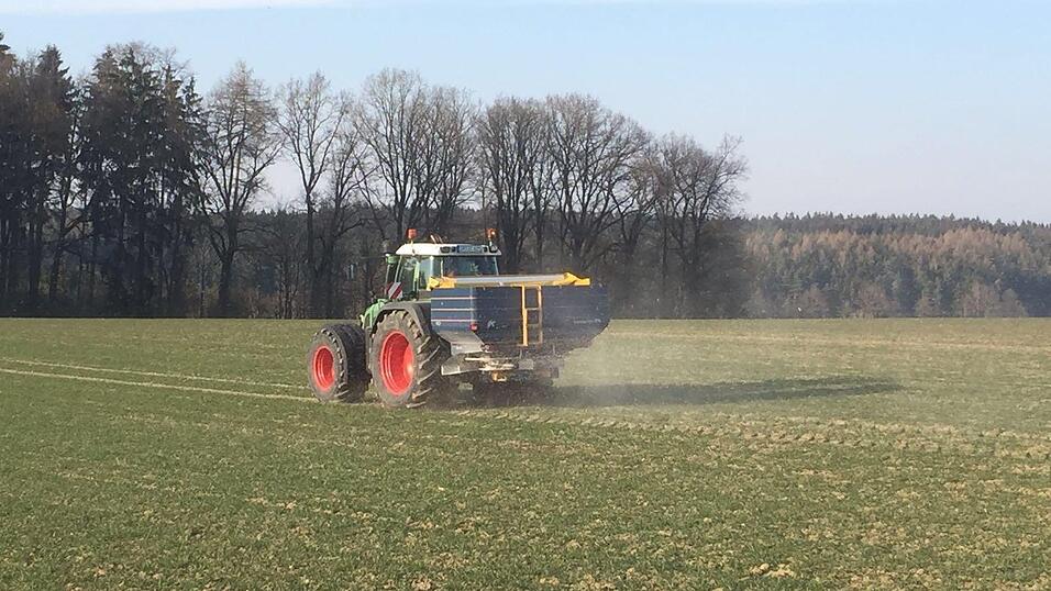 Trotz der hohen D&uuml;ngerkosten m&uuml;ssen die Kulturen mit N&auml;hrstoffen versorgt werden.