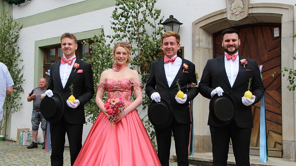 Kurzer Halt vor dem Alten Rathaus...