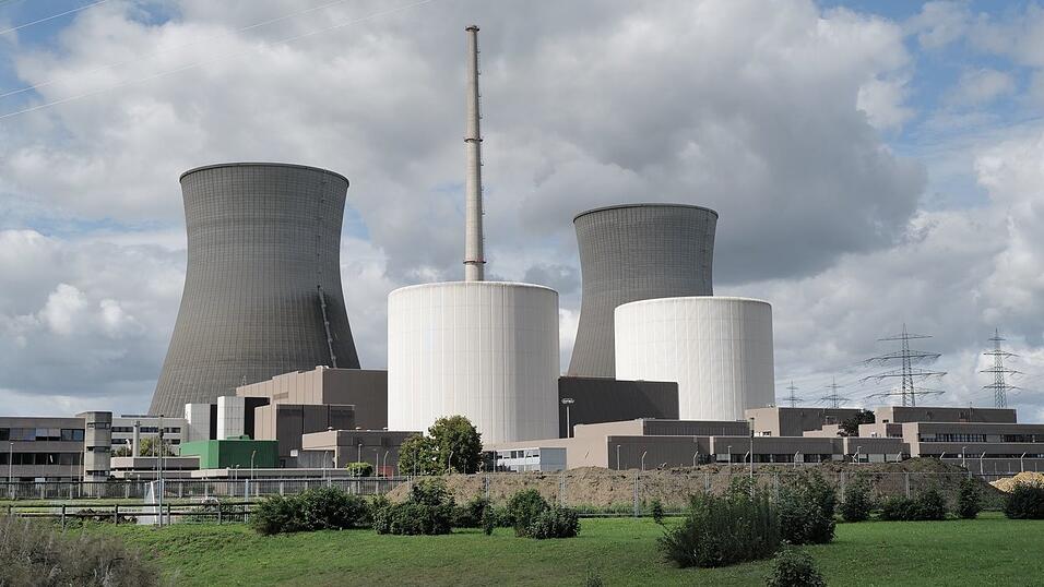 Gundremmingen zählt zu den größten Atomstandorten in Deutschland. In der schwäbischen Gemeinde ging 1966 das erste große Atomkraftwerk (AKW) der Bundesrepublik ans Netz. Gundremmingen zählt zu den größten Atomstandorten in Deutschland. In der schwäbischen Gemeinde ging 1966 das erste große Atomkraftwerk (AKW) der Bundesrepublik ans Netz.