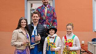 Die diesjährigen Tollitäten der Narrenhochburg Teisbach mit Präsident Markus Steinberger.
