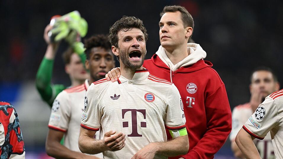 13 Meisterschaften holte Thomas M&uuml;ller (l) - Manuel Neuer wird mit ihm gleichziehen. (Archivbild)
