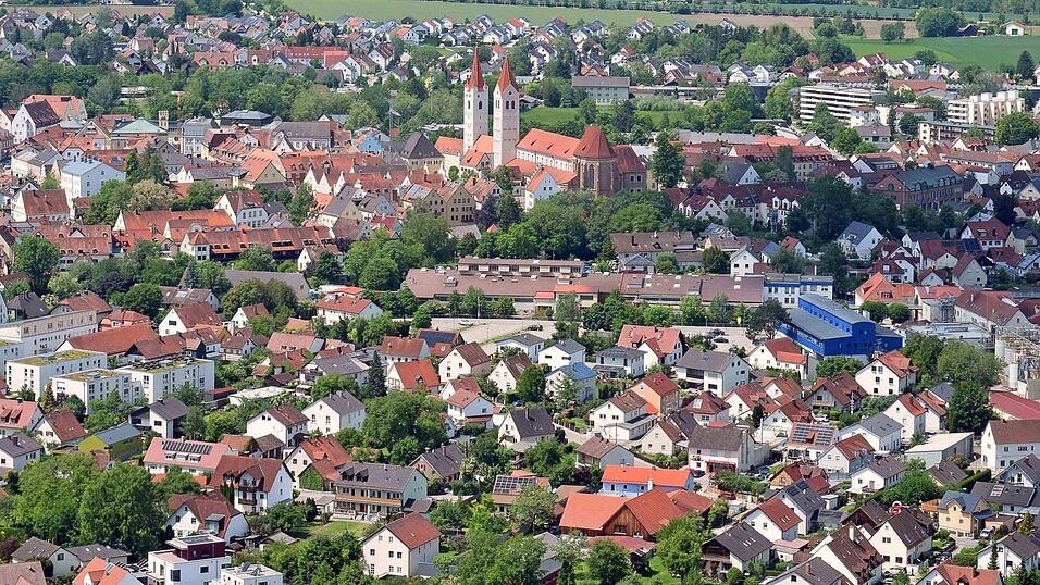 Die finanzielle Lage der Stadt Moosburg ist schwierig. Darauf wies B&uuml;rgermeister Mader h&auml;ufig hin. Nun erl&auml;sst er eine Haushaltssperre bis Jahresende.