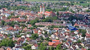 Die finanzielle Lage der Stadt Moosburg ist schwierig. Darauf wies Bürgermeister Mader häufig hin. Nun erlässt er eine Haushaltssperre bis Jahresende. Die finanzielle Lage der Stadt Moosburg ist schwierig. Darauf wies Bürgermeister Mader häufig hin. Nun erlässt er eine Haushaltssperre bis Jahresende.