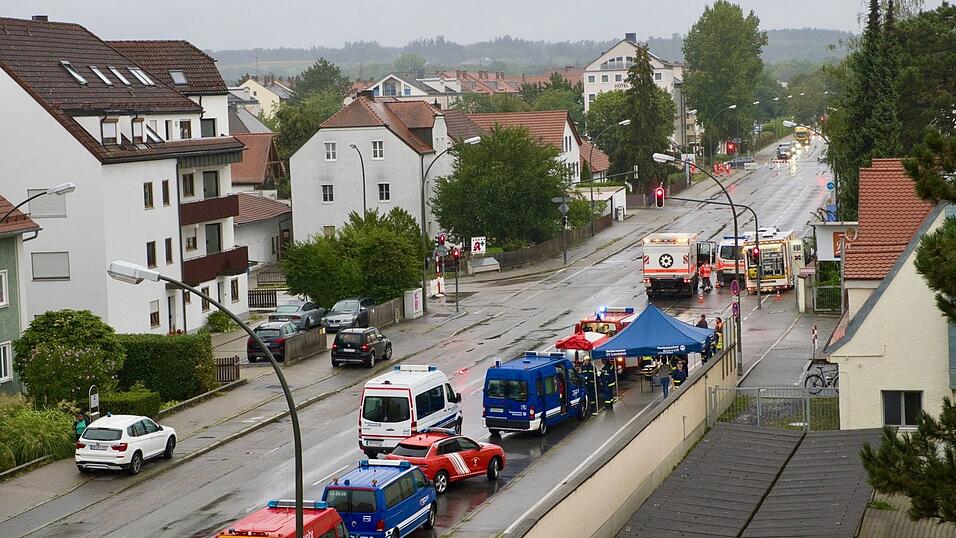 Durch ein Feuer in einer Lagerhalle der Brandt-Schokoladenfabrik in Landshut ist laut Sch&auml;tzungen der Polizei ein Millionenschaden entstanden.