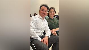 Gl&uuml;ckliche Gesichter: Daniel Braun mit seiner Frau Katharina Braun im Rathaus am Abend nach der Stichwahl.