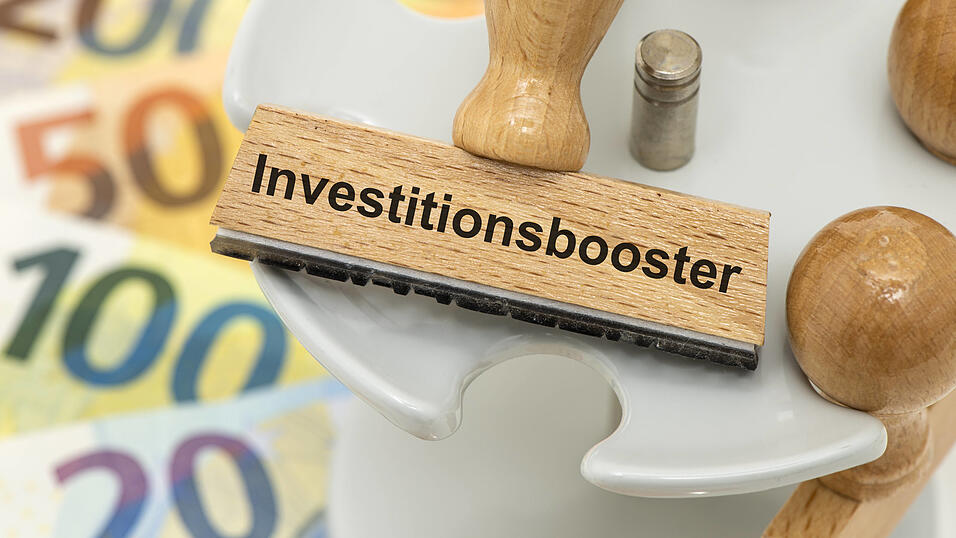 Wie ein Investitionsbooster wirken soll das von der Bundesregierung geplante Sondervermögen für Länder und Kommunen. Wie viel davon am Ende tatsächlich in der Kasse der Gemeinde Attenhofen landen wird, kann zum jetzigen Zeitpunkt niemand sagen. ÖDP-Ratsmitglied Ralf Schramm wollte es dennoch wissen und reichte einen Antrag ein, bei der Bayerischen Staatsregierung nachzuhaken.