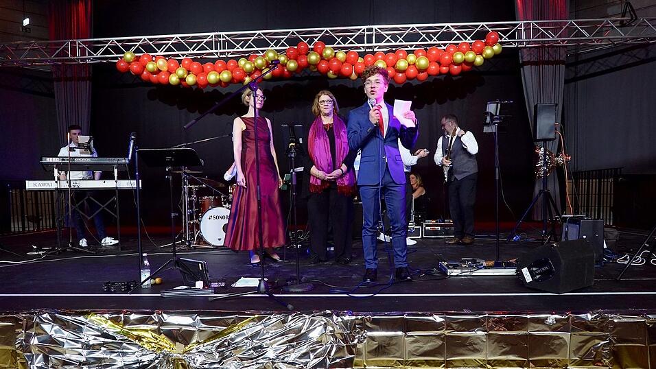 Mit dem SPD-Ball wurde am Samstag die Ballsaison in Straubing eröffnet. Mit dem SPD-Ball wurde am Samstag die Ballsaison in Straubing eröffnet.