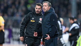 Jahn-Trainer Michael Wimmer (rechts) wird am Sonntag von seinem Co Munier Raychouni vertreten. Jahn-Trainer Michael Wimmer (rechts) wird am Sonntag von seinem Co Munier Raychouni vertreten.
