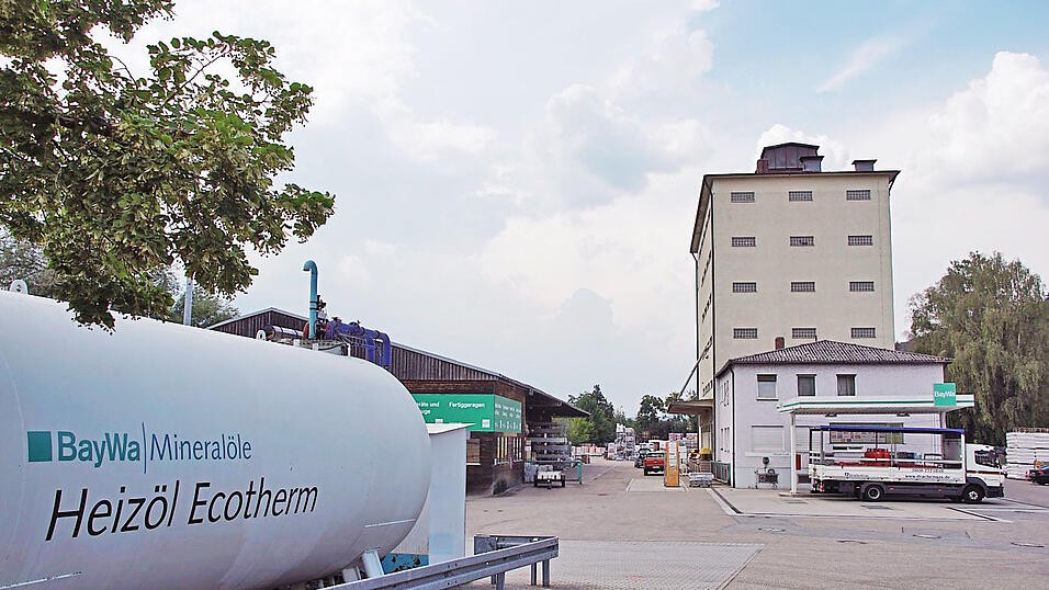 Die BayWa trägt sich offenbar mit dem Gedanken, das Gelände in der Bahnhofstraße zu verlassen. Spruchreif ist aber noch nichts. Die BayWa trägt sich offenbar mit dem Gedanken, das Gelände in der Bahnhofstraße zu verlassen. Spruchreif ist aber noch nichts.