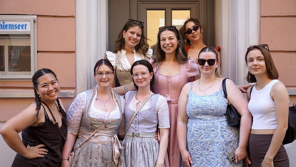 Organisatorin Johanna Eichenseer (oben Mitte) mit begeisterten Spaziergängerinnen. Organisatorin Johanna Eichenseer (oben Mitte) mit begeisterten Spaziergängerinnen.