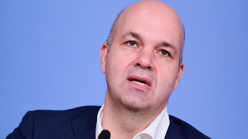 DIW-Chef Marcel Fratzscher ist daf&uuml;r, die abschlagsfreie &laquo;Rente mit 63&raquo; abzuschaffen. (Archvbild)