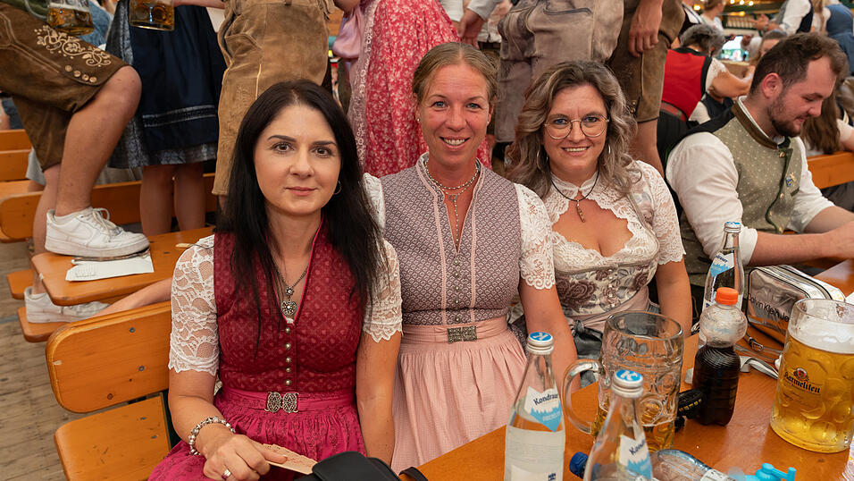 Die Partybilder vom Freitag, 16. August, aus dem Festzelt Nothaft. Die Partybilder vom Freitag, 16. August, aus dem Festzelt Nothaft.