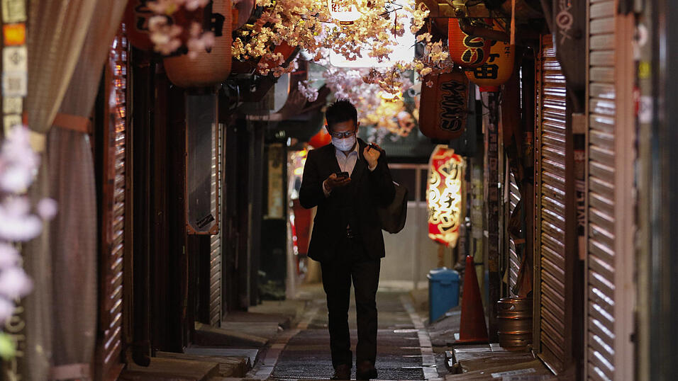 Salarymen sind auch außerhalb Japans bekannt. Eine Reihe von YouTube-Videos zeigt jetzt ihren vermeintlichen Alltag. Salarymen sind auch außerhalb Japans bekannt. Eine Reihe von YouTube-Videos zeigt jetzt ihren vermeintlichen Alltag.