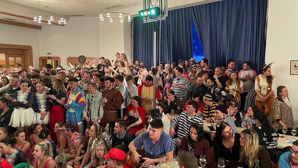 Faschingsb&auml;lle sind in der Region in vielen Gemeinden Tradition. Hier der Ball der Fu&szlig;ballabteilung in Rottenburg aus dem vergangenen Jahr. Auch heuer ist er schon ausverkauft.