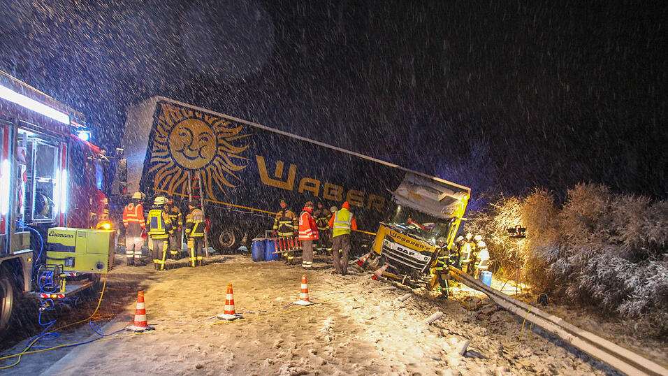 Der Lastwagenfahrer blieb gl&uuml;cklicherweise unverletzt.