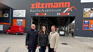 Das Geschäftsführerduo Thomas Zitzmann und Monika Zitzmann-Peintinger sowie Prokurist Philipp Zitzmann (von links) sehen ihre Zukunft im Handel.