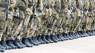 Aktuell dienen in Deutschland rund 180.000 Soldaten. Das Ziel sind 460.000. Experten rechnen damit, dass Russland durch seine Hochrüstung ab 2029 in der Lage sein würde, EU-Staaten anzugreifen.