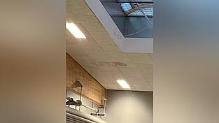 Durch die undichten Stellen dringt Regenwasser nach innen.