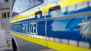 Der Mann soll zunächst einem 24-Jährigen unvermittelt gegen den Kopf geschlagen haben. (Symbolbild) Der Mann soll zunächst einem 24-Jährigen unvermittelt gegen den Kopf geschlagen haben. (Symbolbild)