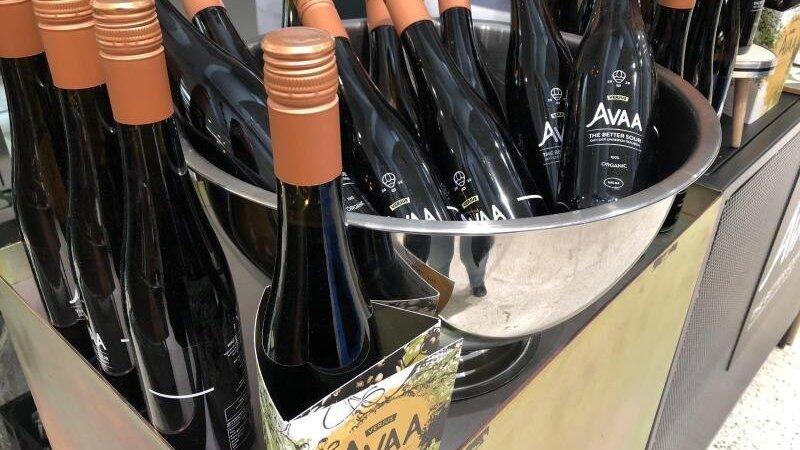 Ein uraltes Kulturgetränk namens Verjus - vom französischen 'vert jus' (grüner Saft) - erlebt derzeit eine kleine Renaissance. Ein uraltes Kulturgetränk namens Verjus - vom französischen 'vert jus' (grüner Saft) - erlebt derzeit eine kleine Renaissance.