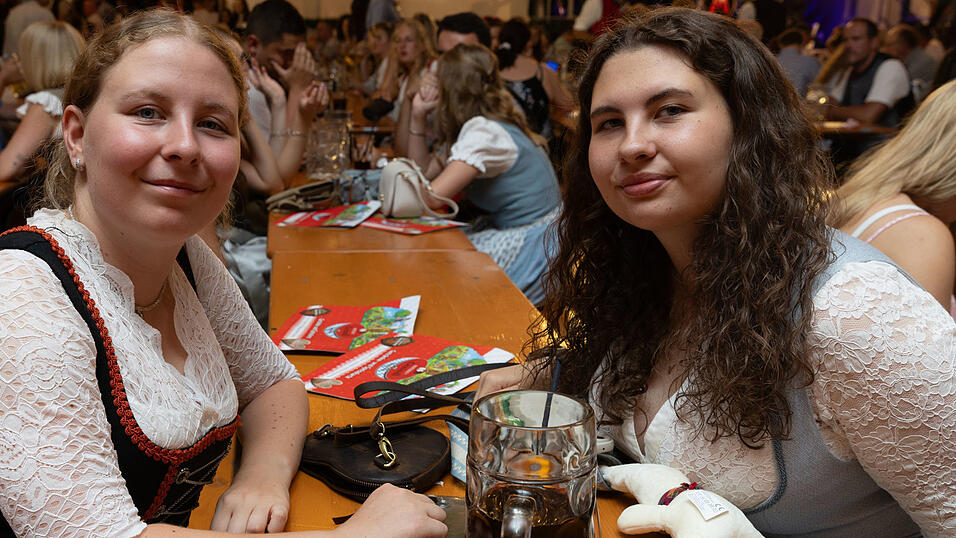 Die Partybilder vom Dienstag, 11. August, aus dem Festzelt Greindl. Die Partybilder vom Dienstag, 11. August, aus dem Festzelt Greindl.
