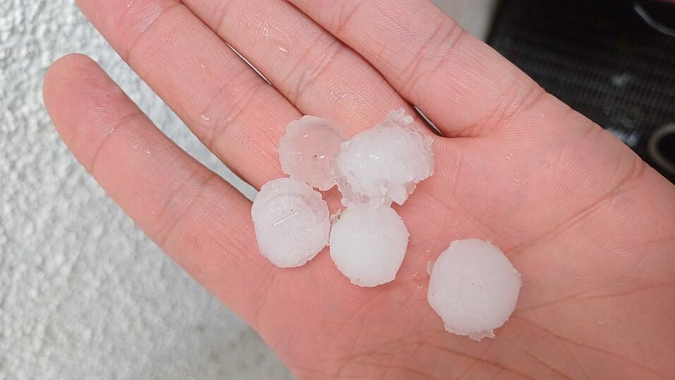 Hagel am Mittwochnachmittag bei Regensburg.