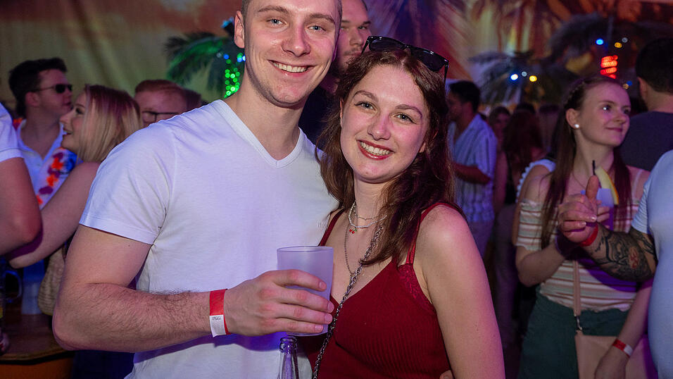 Die besten Bilder vom Samstag zeigen Tanzen und jede Menge Spaß. Die besten Bilder vom Samstag zeigen Tanzen und jede Menge Spaß.