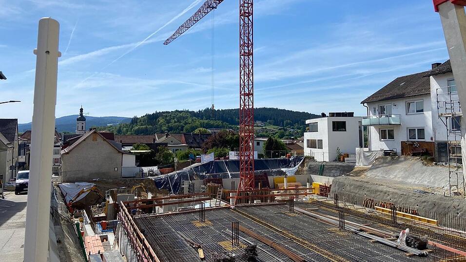 Es geht voran an der Baustelle für das neue Parkhaus. Am Dienstag wird der erste Deckenabschnitt betoniert. Es geht voran an der Baustelle für das neue Parkhaus. Am Dienstag wird der erste Deckenabschnitt betoniert.
