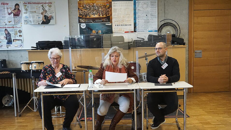 Angelika Sch&uuml;del (Mitte) bei der Wertungsbekanntgabe.