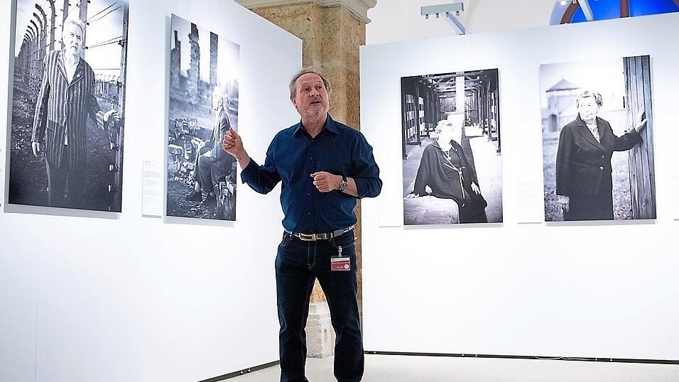 Fotograf Stefan Hanke in seiner Ausstellung „KZ überlebt“ im Militärhistorischen Museum der Bundeswehr. Fotograf Stefan Hanke in seiner Ausstellung „KZ überlebt“ im Militärhistorischen Museum der Bundeswehr.