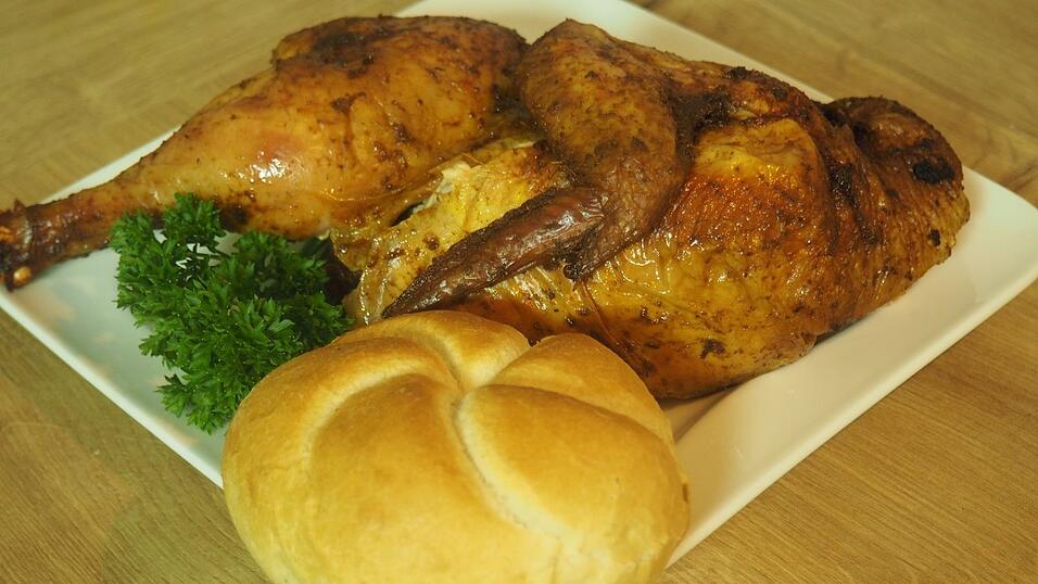 Der Klassiker: Das Grillhendl ist wie kein anderes Gericht mit dem Volksfest verbunden. Wir zeigen, wie's auch zu Hause so lecker wird wie im Festzelt.